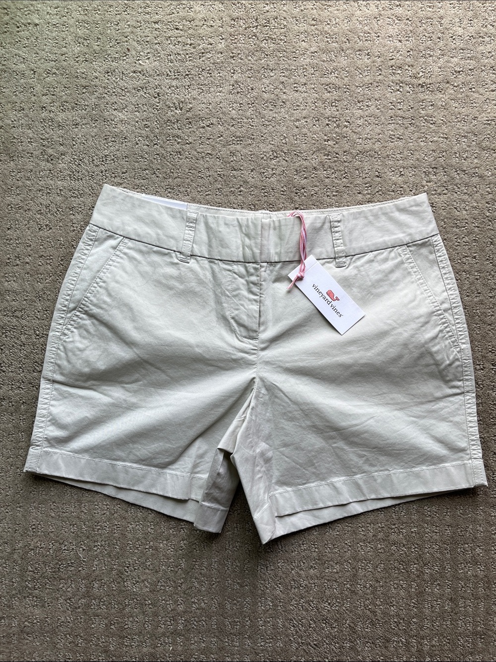 Vineyard vines dayboat classic short women’s size 4 brand new! Stone color